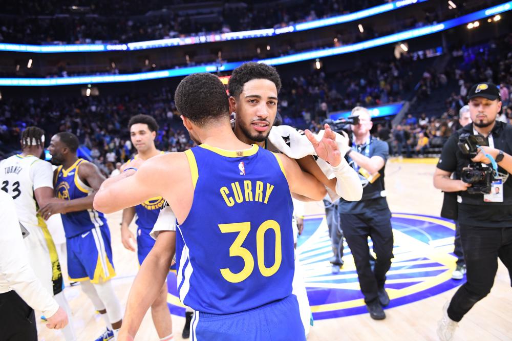 赛后却手牵 赛后却手牵